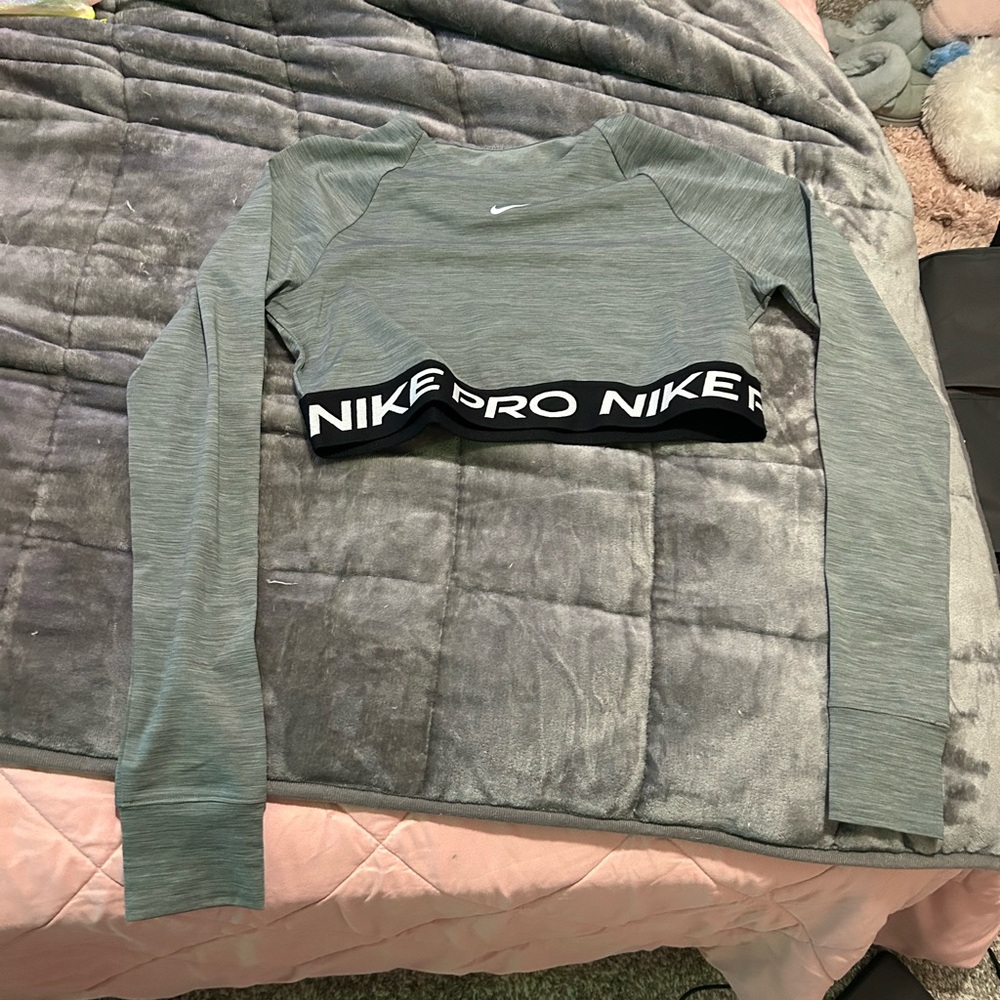 Nike Gray Long Sleeve Crop Top